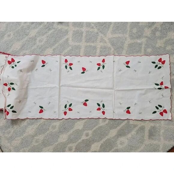 Vtg NEW "Strawberry" Embroidered Madeira Linen Set, 1 Table Runner, 8x Napkins a - Picture 9 of 12
